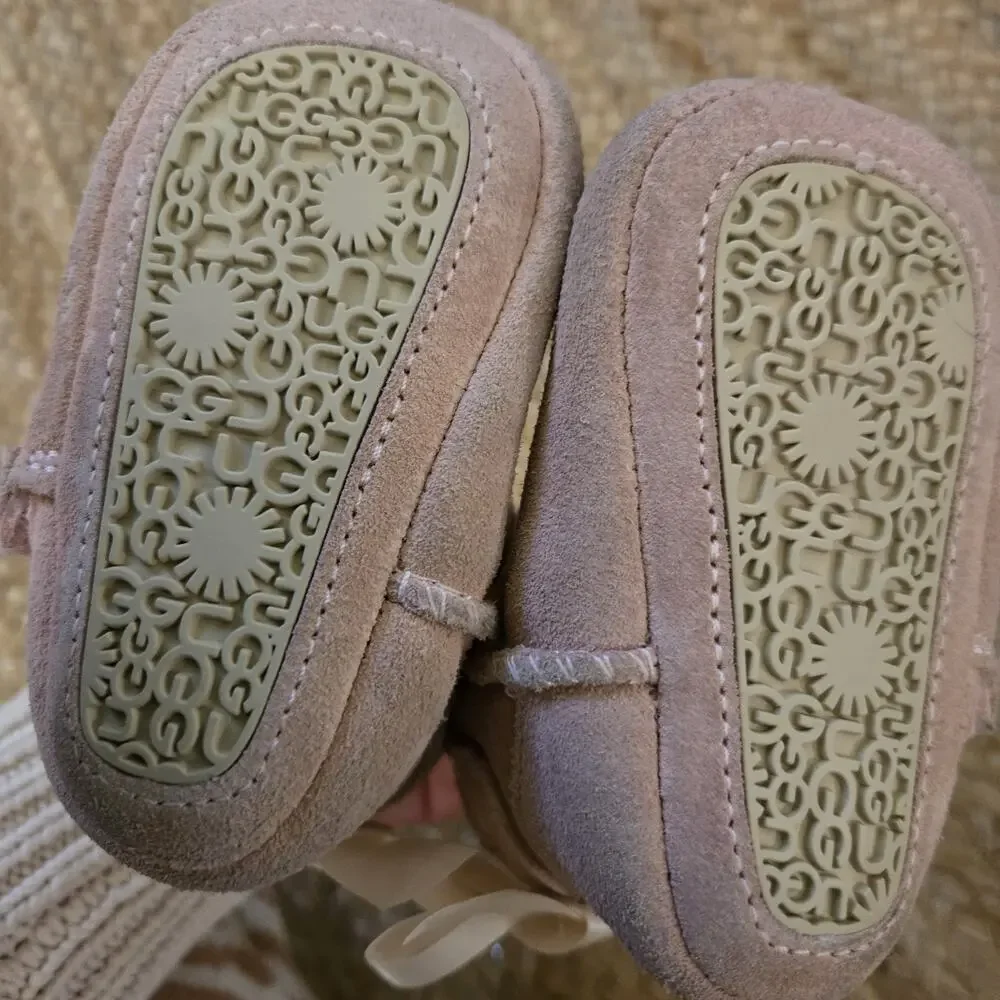 UGG free cat preowned